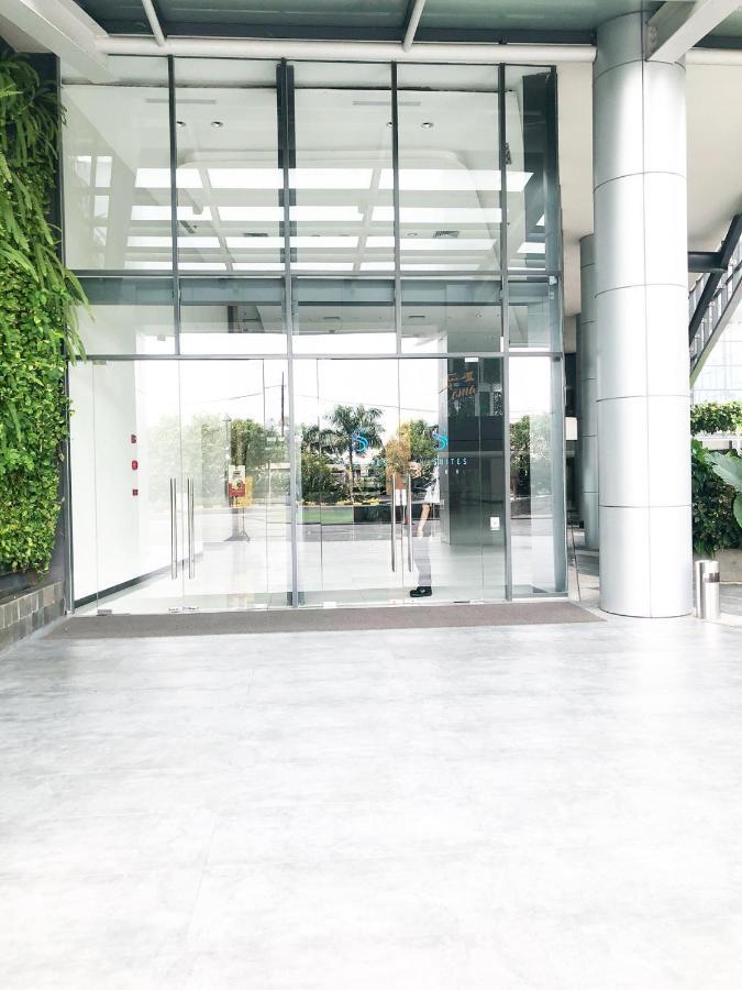 Skysuites Residence Surabaya Buitenkant foto